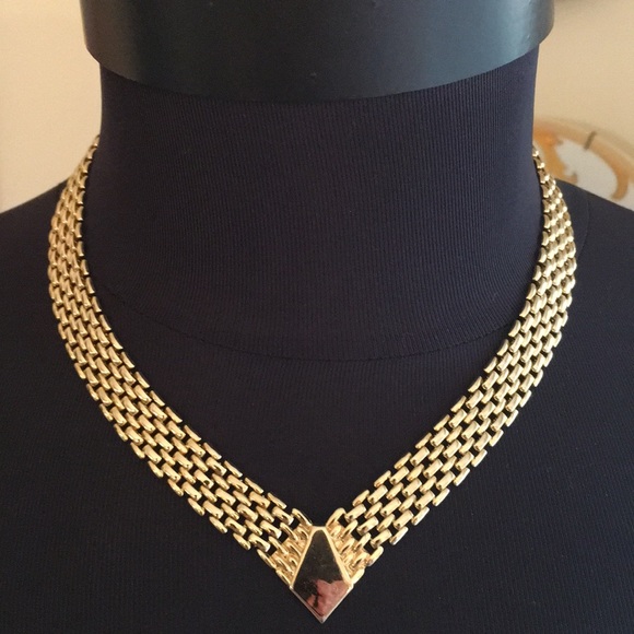Jewelry - 🎁LOVELY WOVEN ITALIAN V NECKLACE